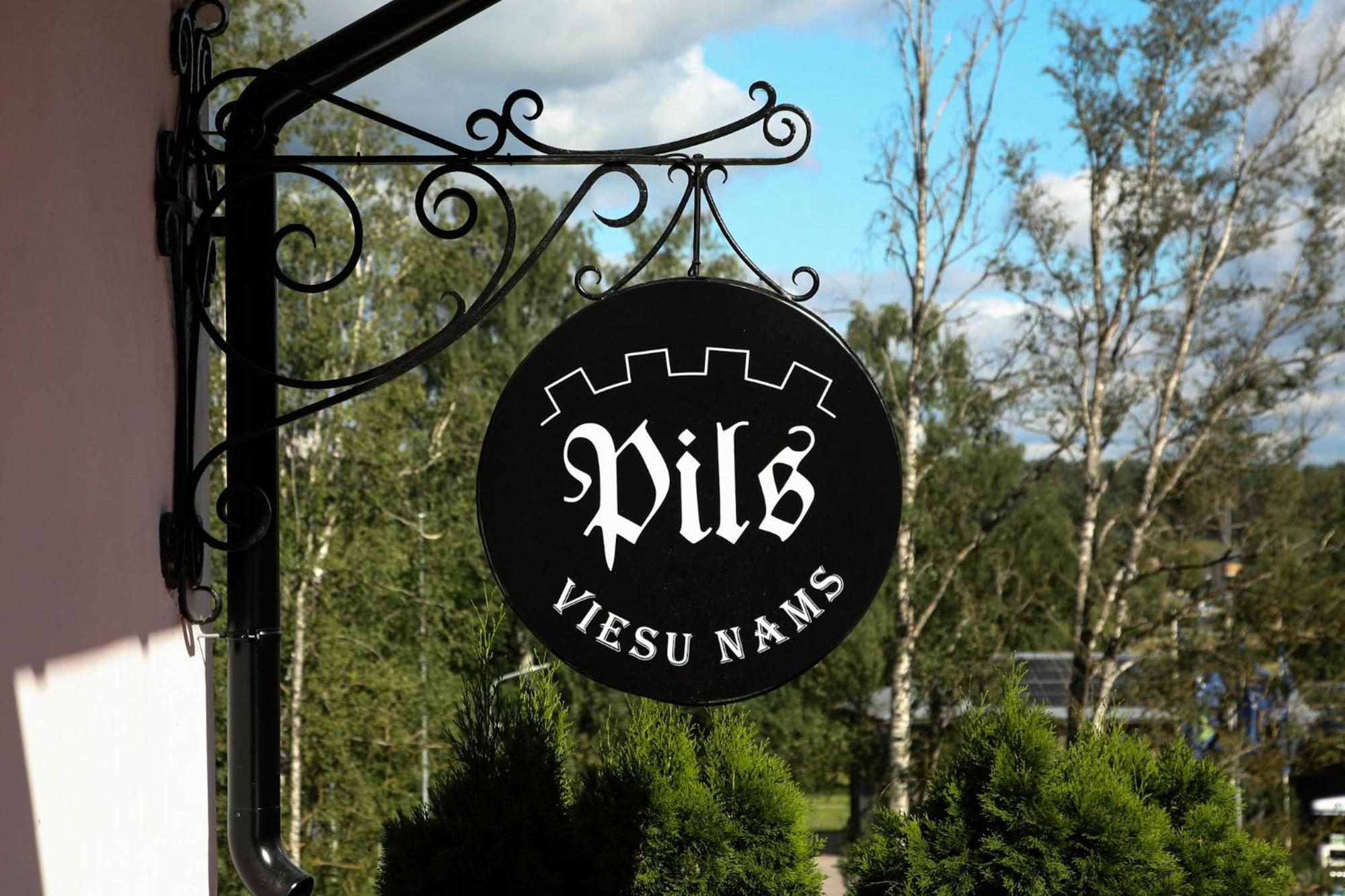 Pils Hotel Kandava Eksteriør billede